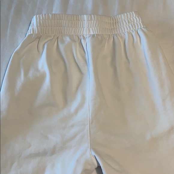 RARE Outdoor Voice St. V White Sweatpants - Picture 4 of 4